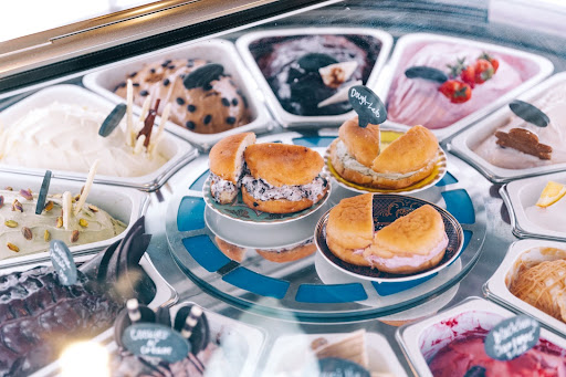 Summer at the Arizona Biltmore, Summer Magic at Arizona Biltmore: Dive-In Movies, Glow Parties, Kids&rsquo; Night Out Saturdays & More